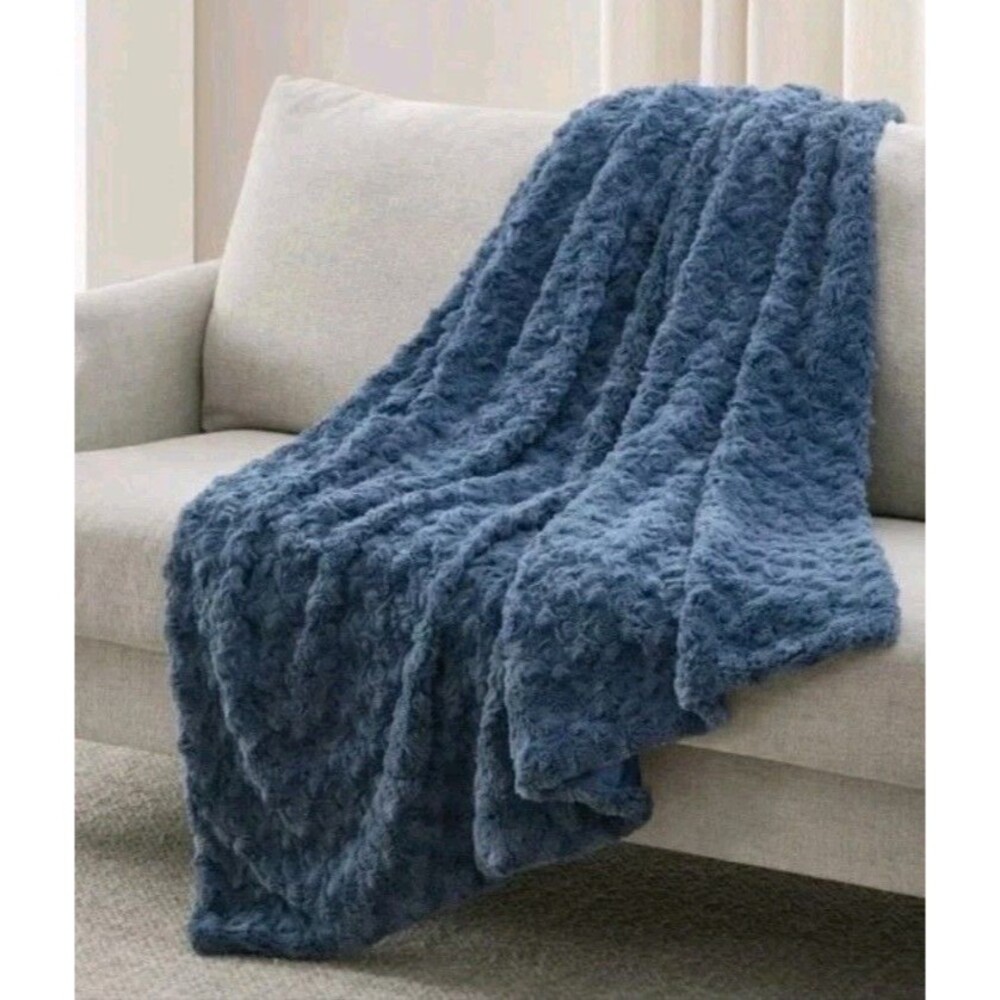 Casual Living Faux Fur Throw Blanket for Couch Sofa - Blue 50x70 Inches